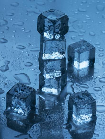 high-angle-ice-cubes-arrangement